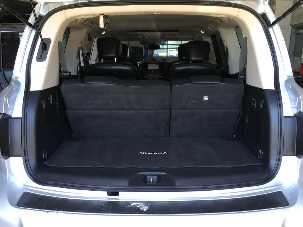 Used 2020 Silver Nissan SL image 31