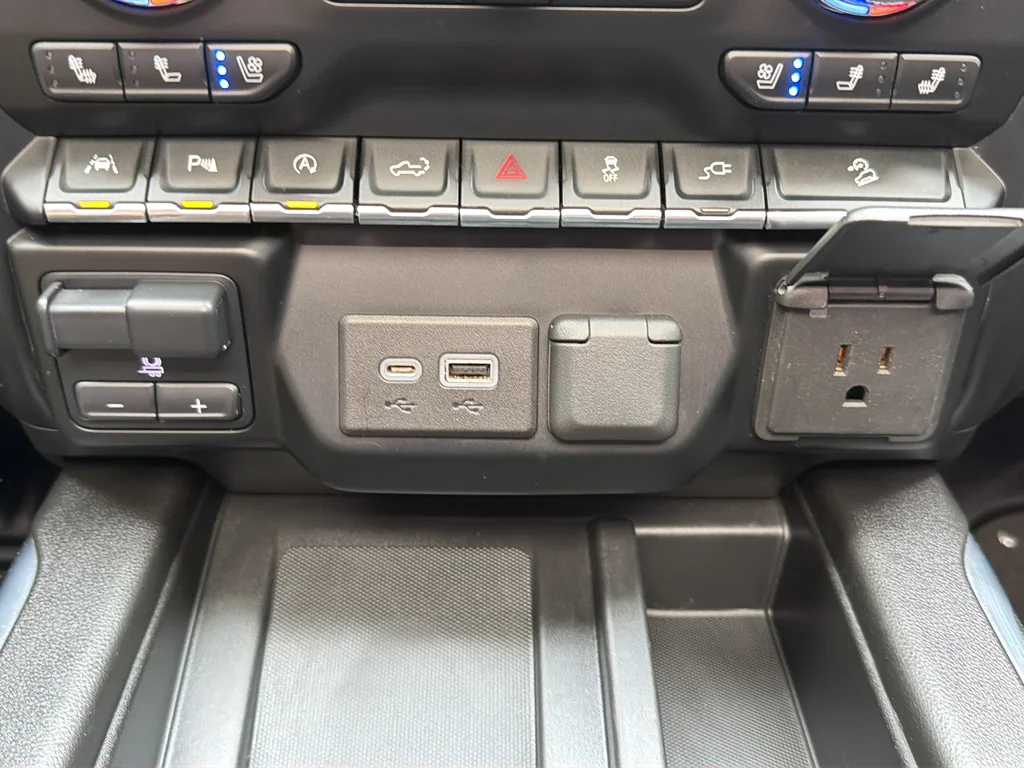 Used 2021 White GMC AT4 image 34