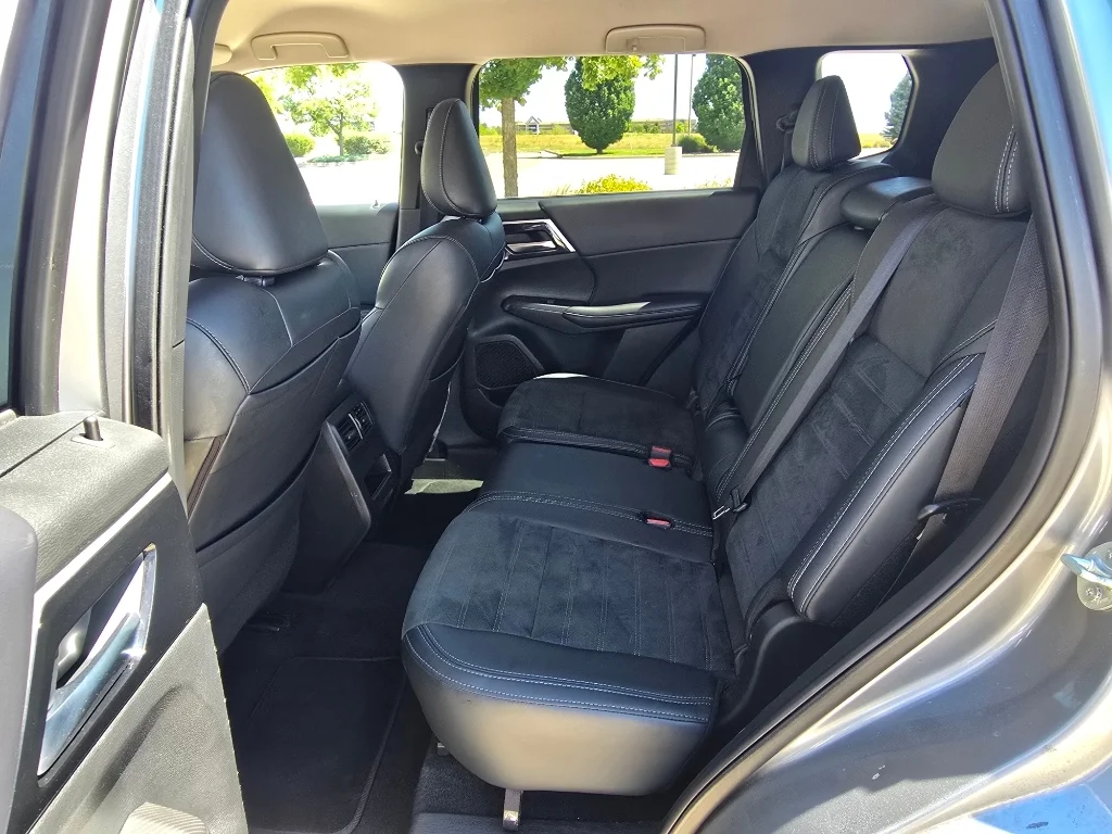 Used 2024 Gray Mitsubishi SE image 15