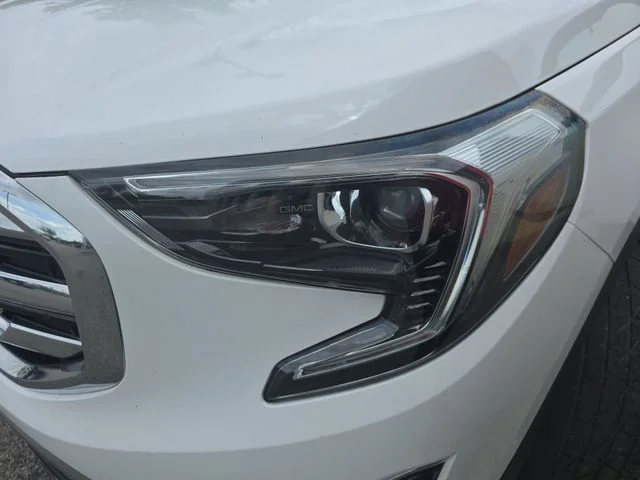 Used 2020 White GMC SLT image 32