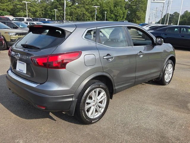 Used 2018 Gray Nissan S image 12