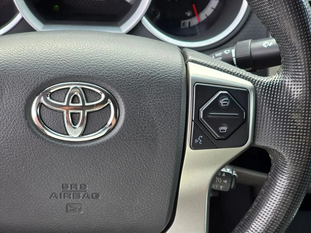 Used 2015 Red Toyota Base image 16