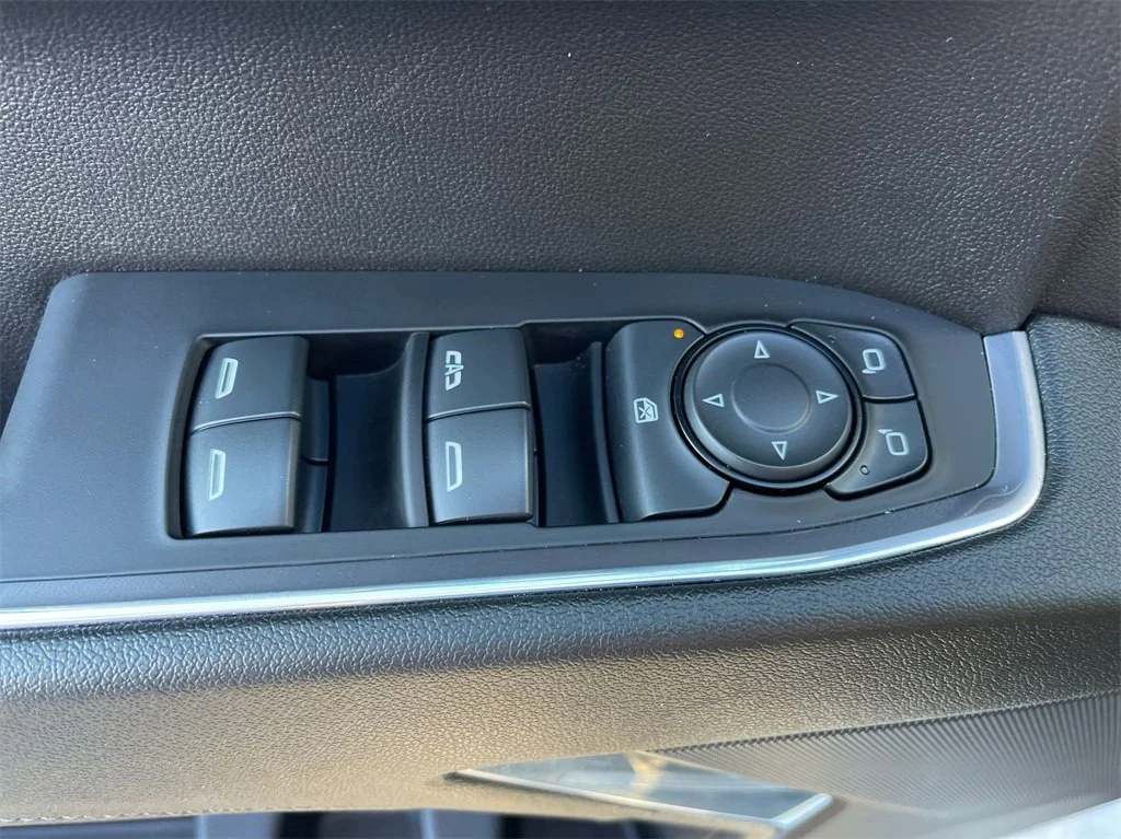Used 2024 Summit White Chevrolet LT image 26