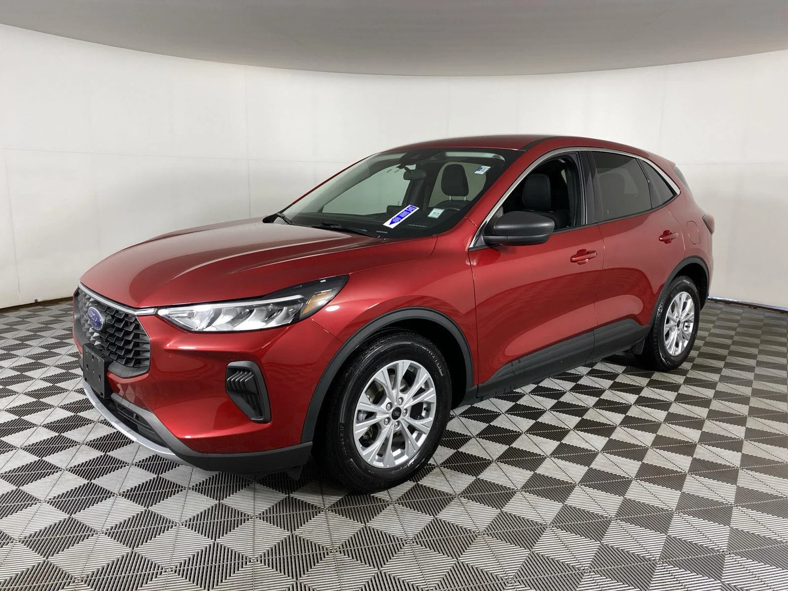 Used 2023 Rd Ford Active image 3