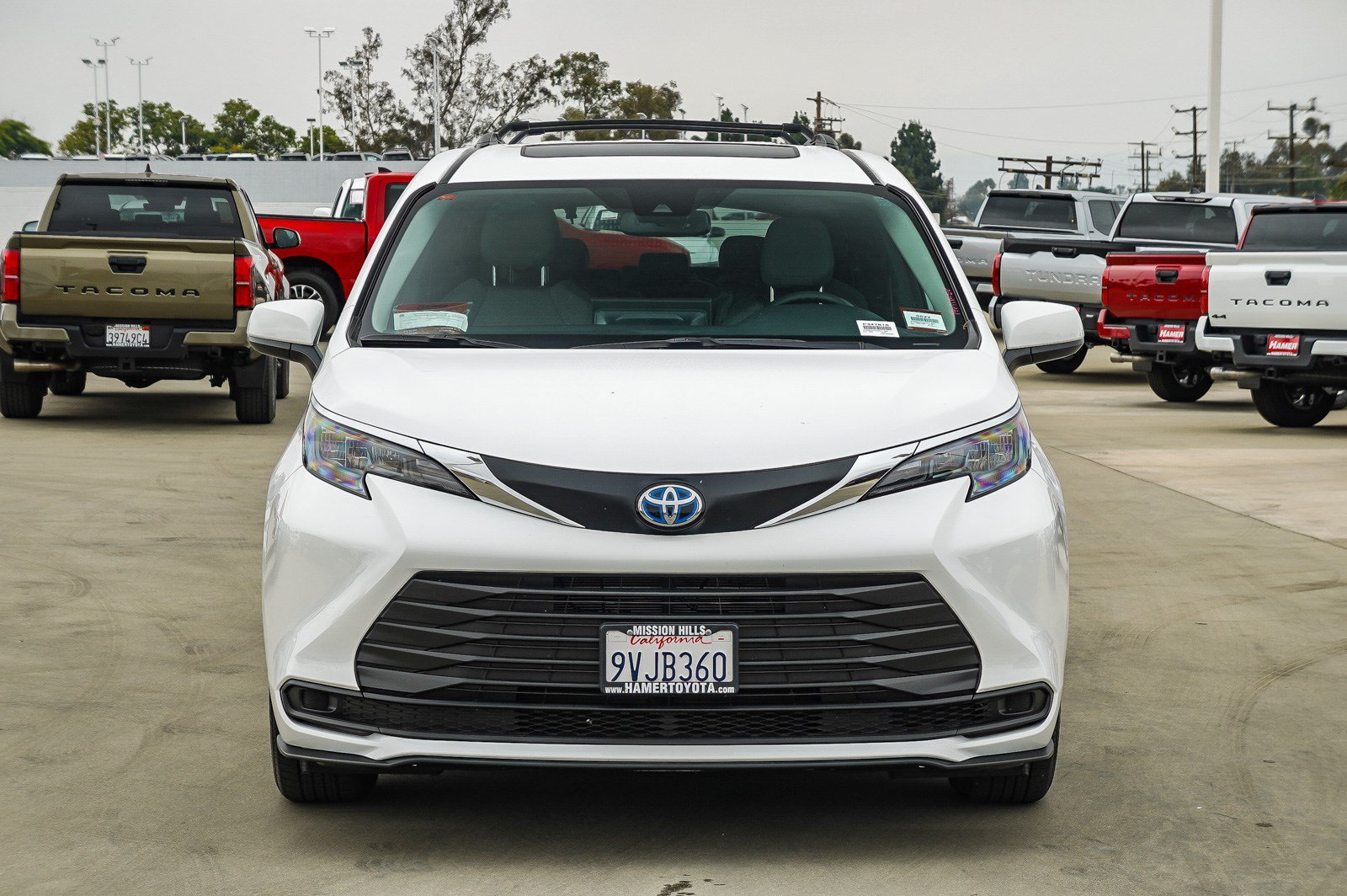 Used 2025 Ice Cap Toyota LE image 2