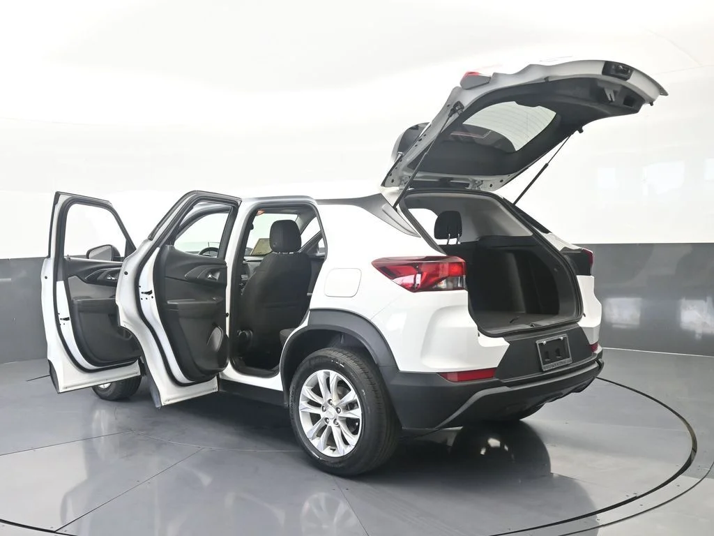 Used 2023 Summit White Chevrolet LS image 69
