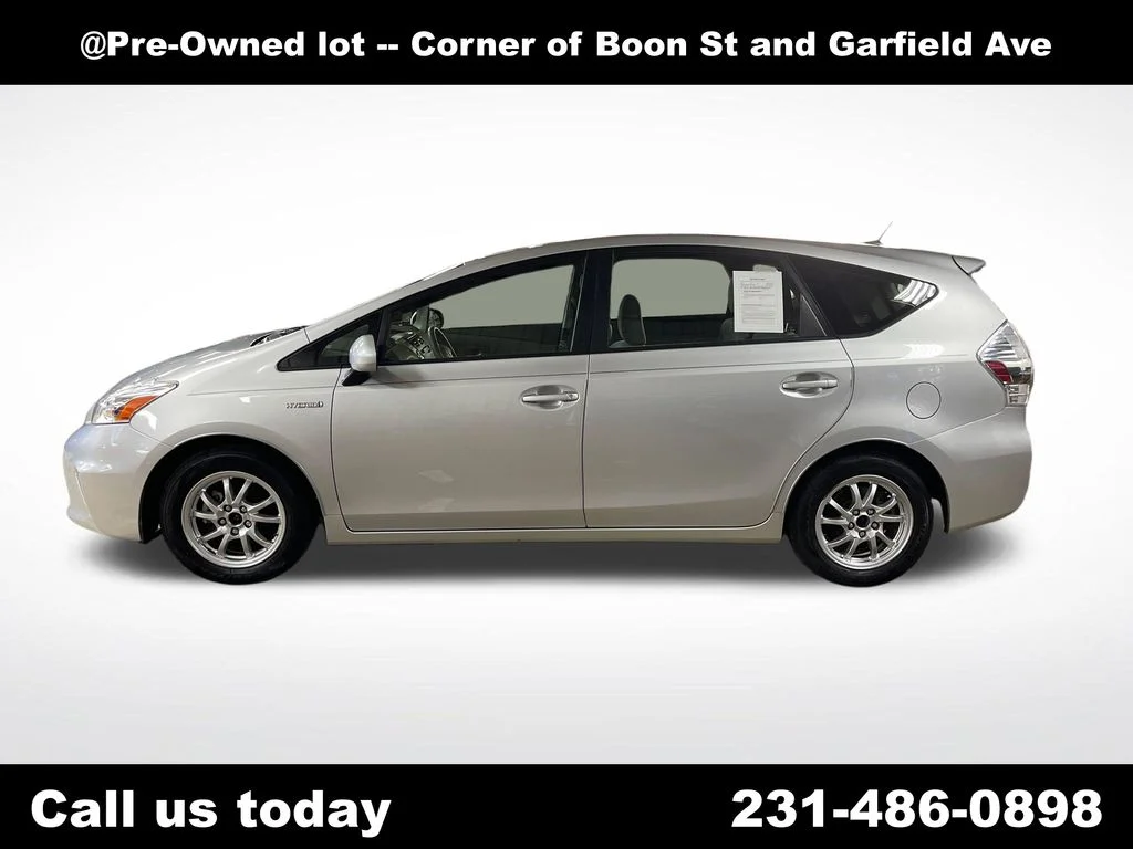 Used 2014 Silver Toyota Three image 3
