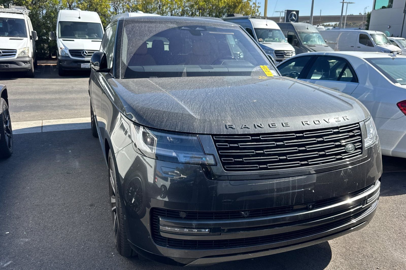 Used 2023  Land Rover SE image 3