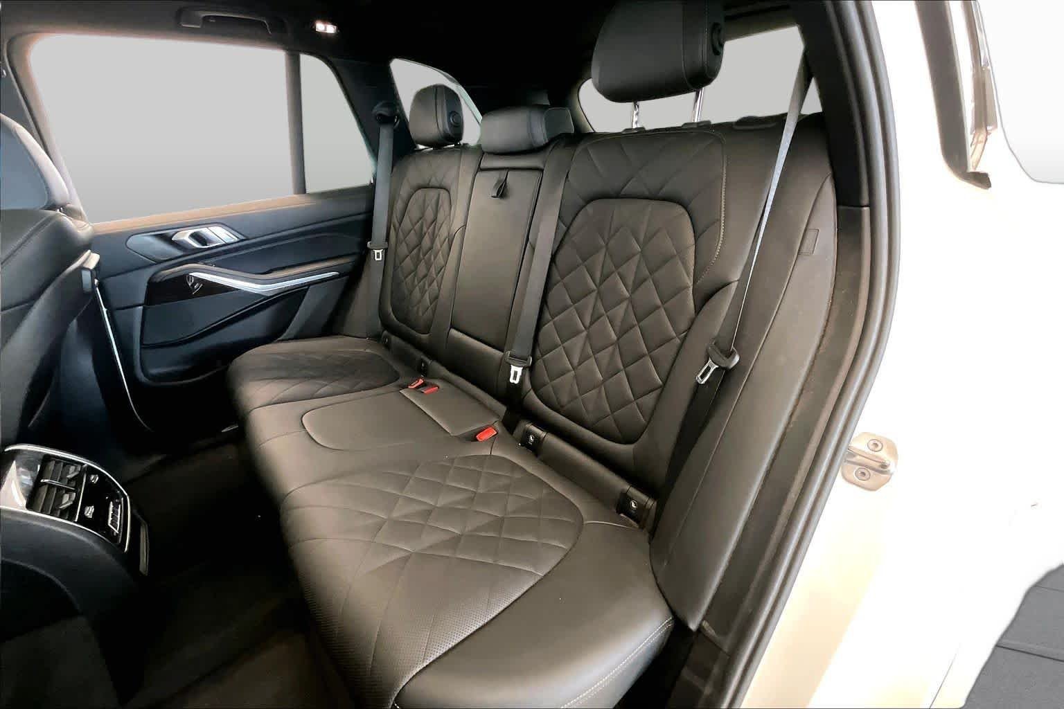 Used 2023 Alpine White BMW xDrive40i image 18