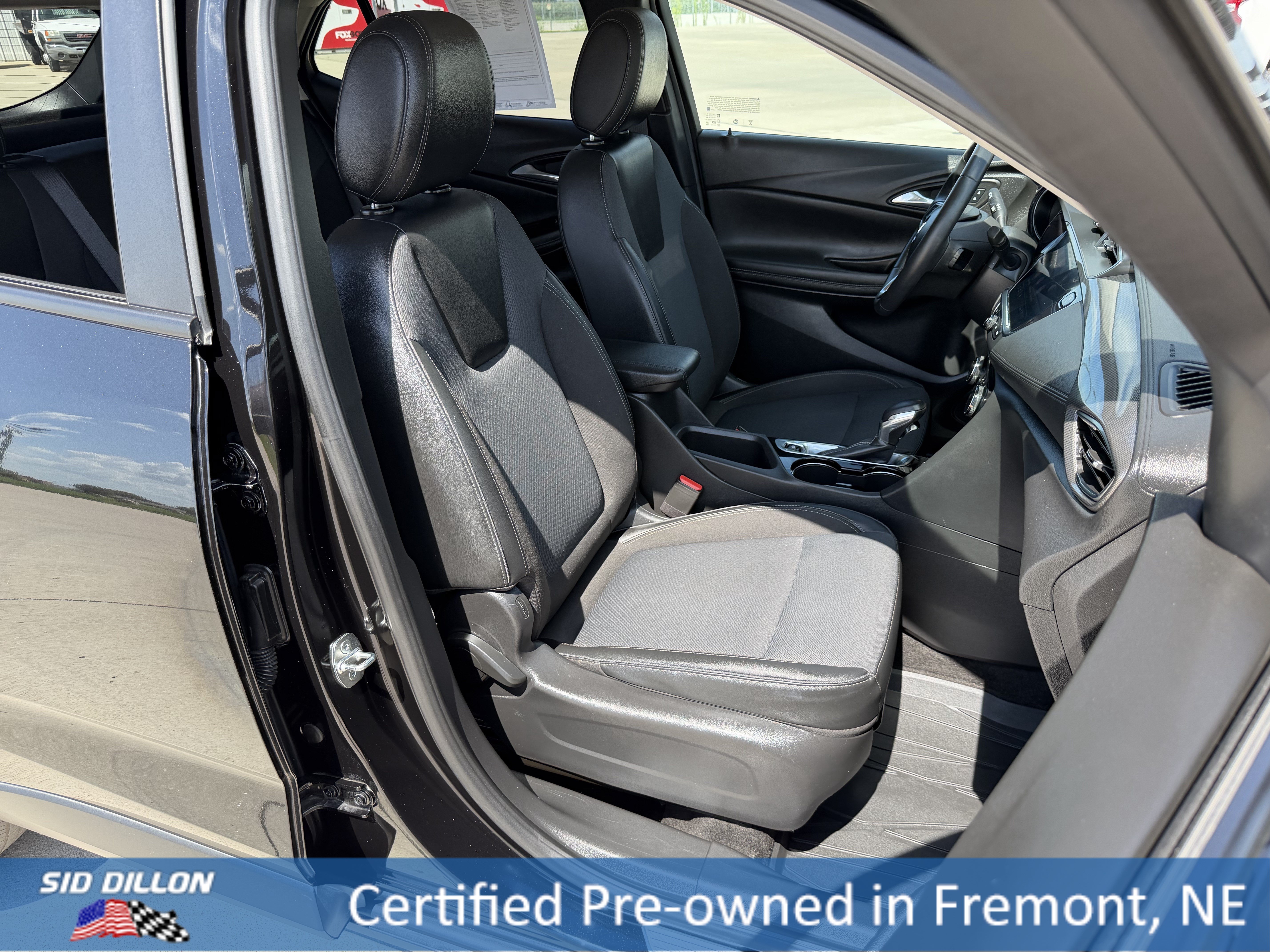 Used 2022 Ebony Twilight Metallic Buick Preferred image 7