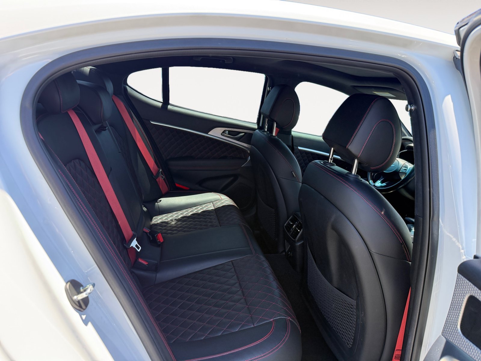 Used 2022 White Genesis 3.3T image 18