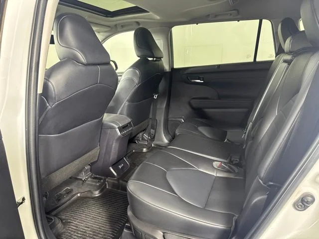 Used 2022 Pearl Toyota XLE image 12