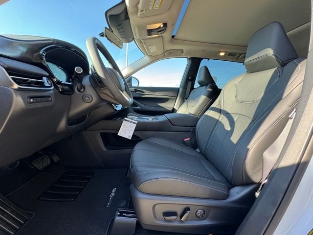 New 2026 RADIANT WHITE INFINITI Luxe FWD image 15