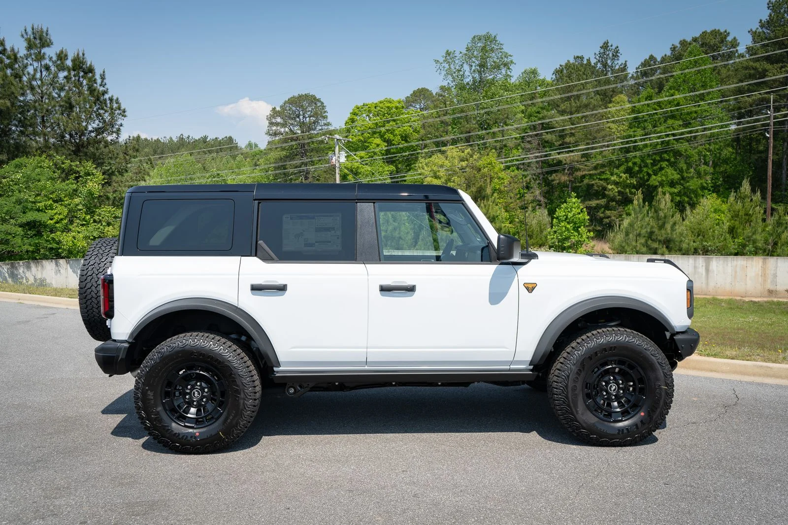 New 2026 Oxford White Ford Badlands® image 19