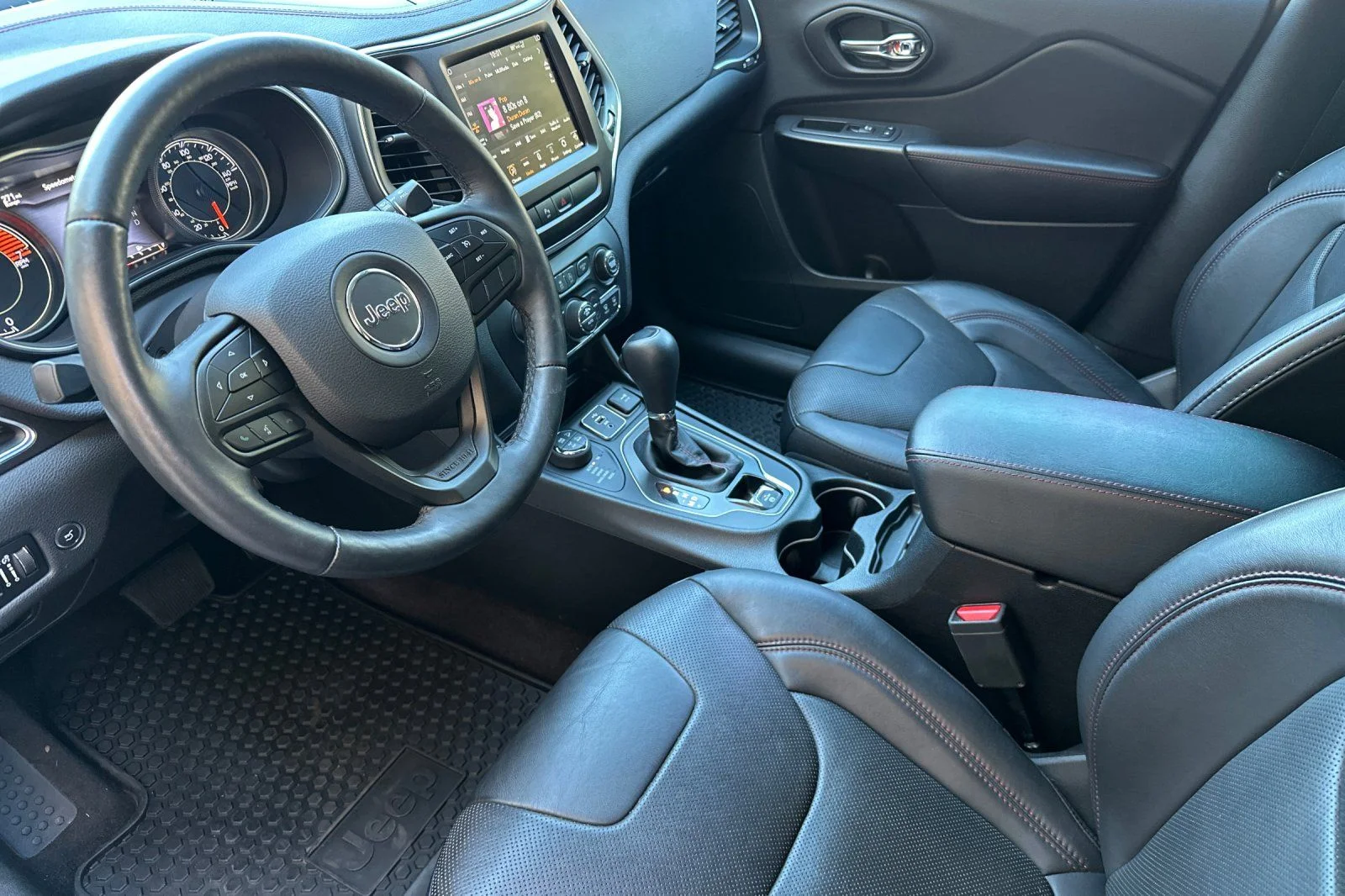 Used 2019 Billet Silver Metallic Clearcoat Jeep Trailhawk image 11