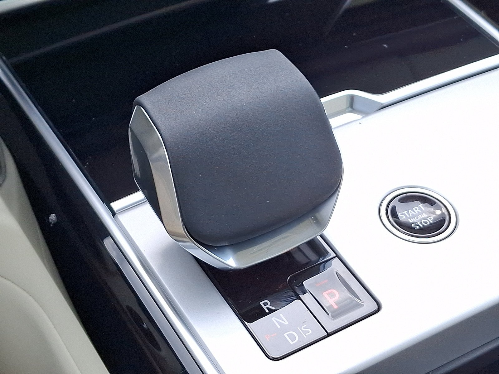 New 2026 Varesine Blue Land Rover SE image 12