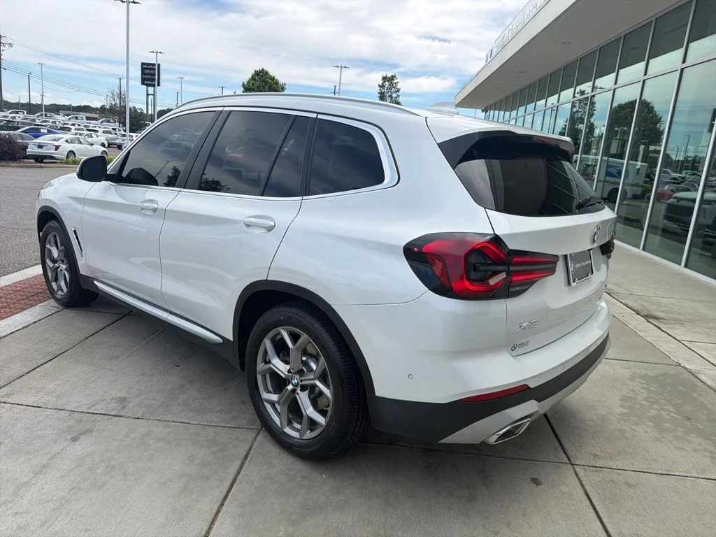 Used 2023 White BMW sDrive30i image 4