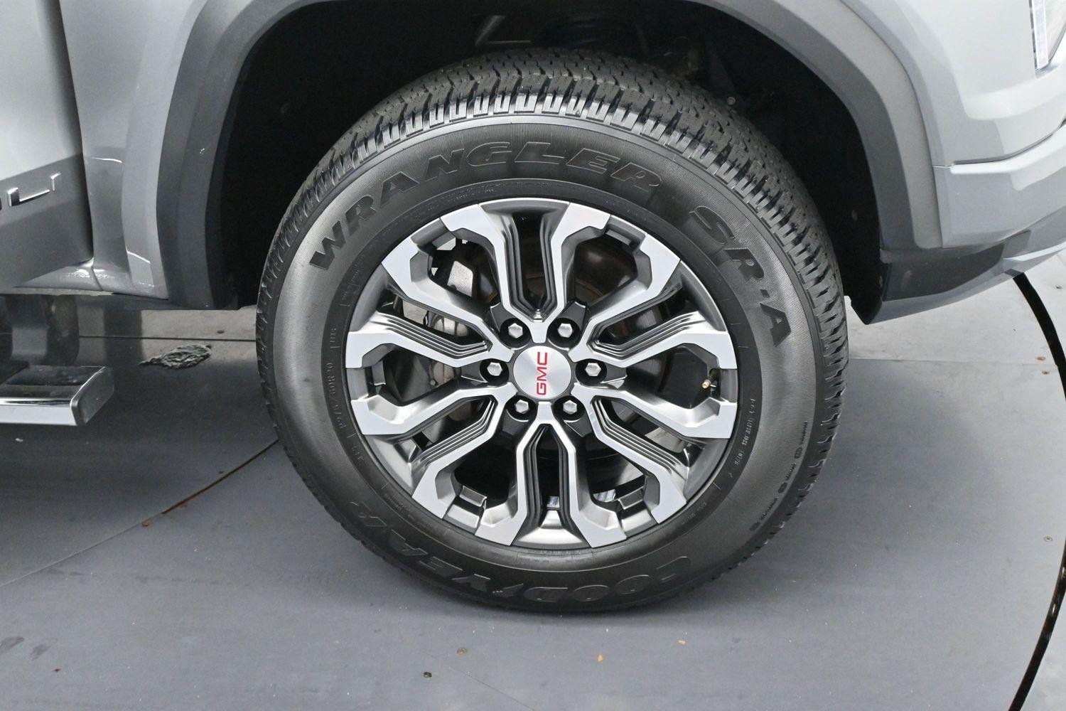 Used 2023 Sterling Metallic GMC Denali image 34