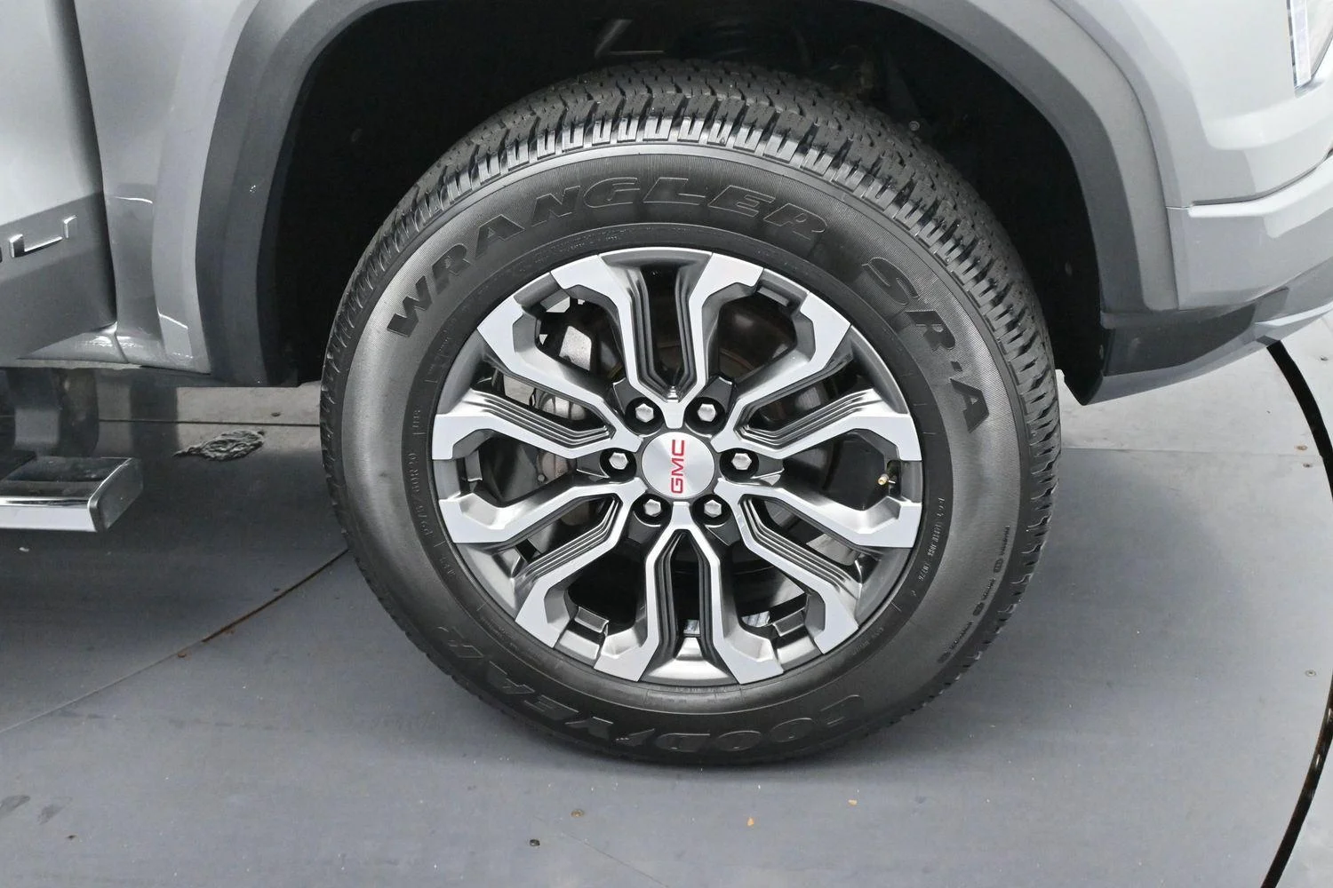 Used 2023 Sterling Metallic GMC Denali image 34