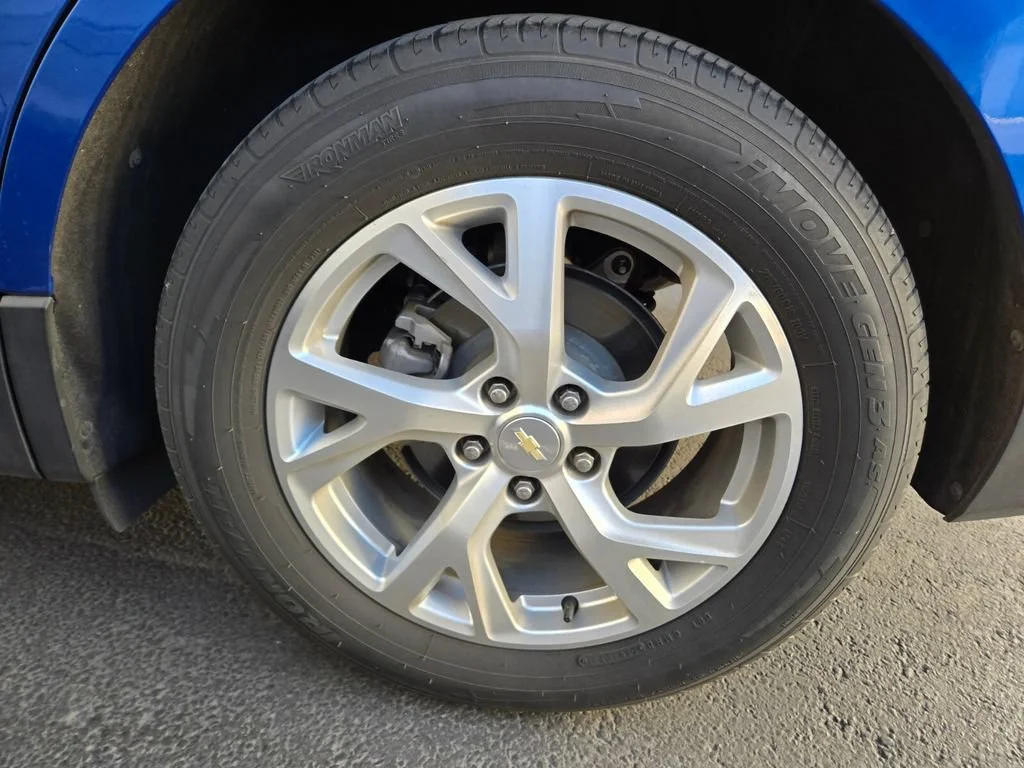 Used 2019 KINETIC BLUE METALLIC Chevrolet LT image 3
