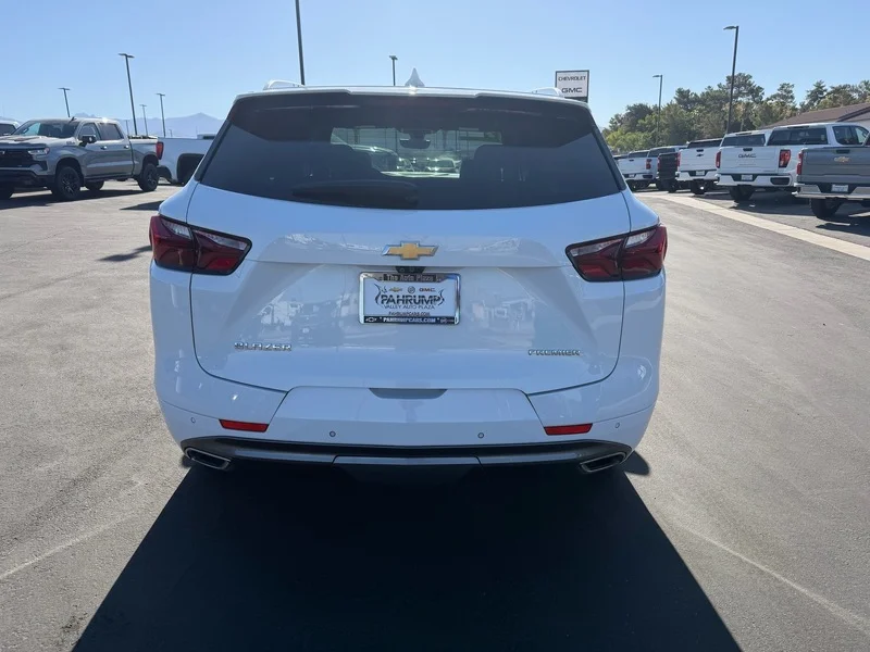 Used 2019 SUMMIT WHITE Chevrolet Premier image 4