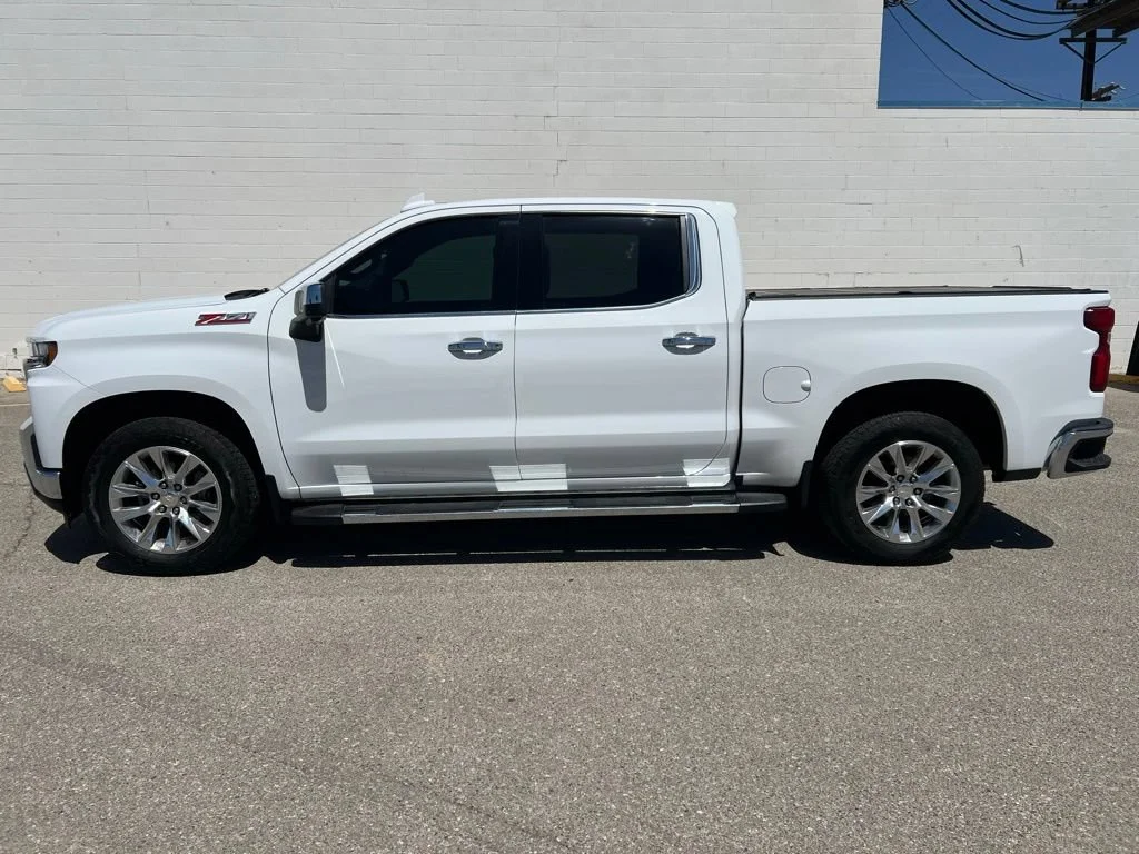 Used 2022 Summit White Chevrolet LTZ image 2