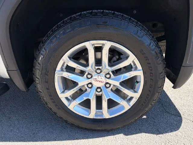 Used 2021 Silver GMC SLT image 31
