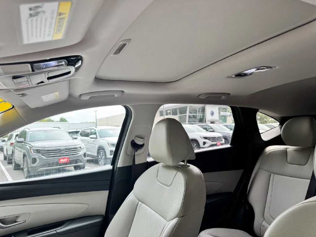 Used 2025 Black Hyundai SEL Convenience image 54