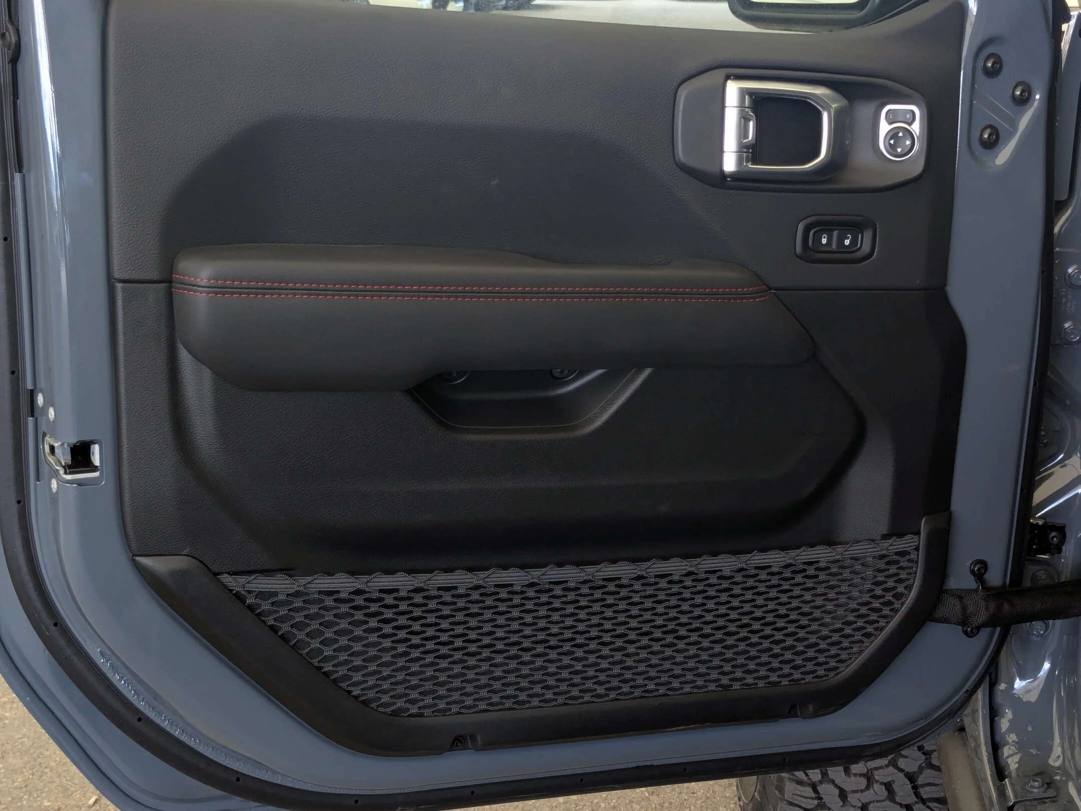 New 2026 Dark blue Jeep Rubicon - - 4x4 - 8-Spd Auto - Nappa Leather Seats - Black Freedom Top - Convenience Grp & More! image 12