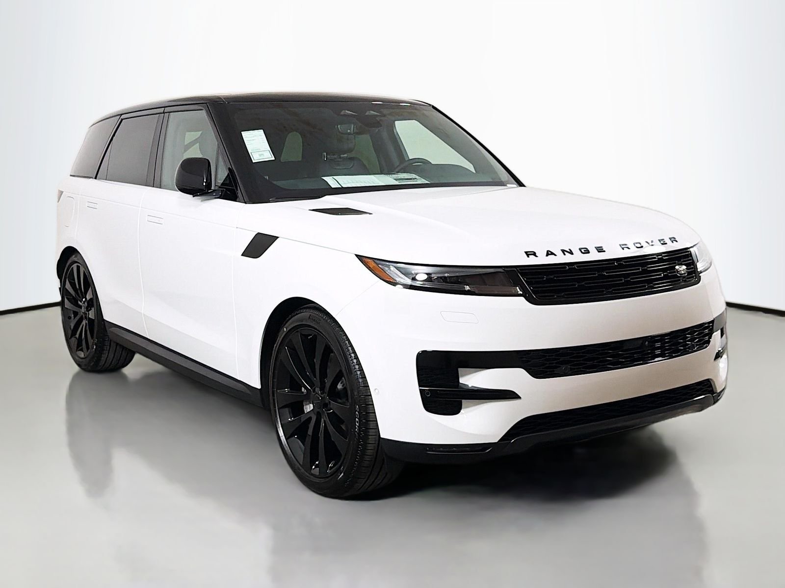 New 2026 Fuji White Land Rover SE image 7