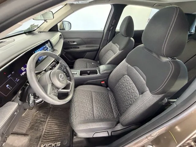 Used 2025 Brown Nissan SV image 14