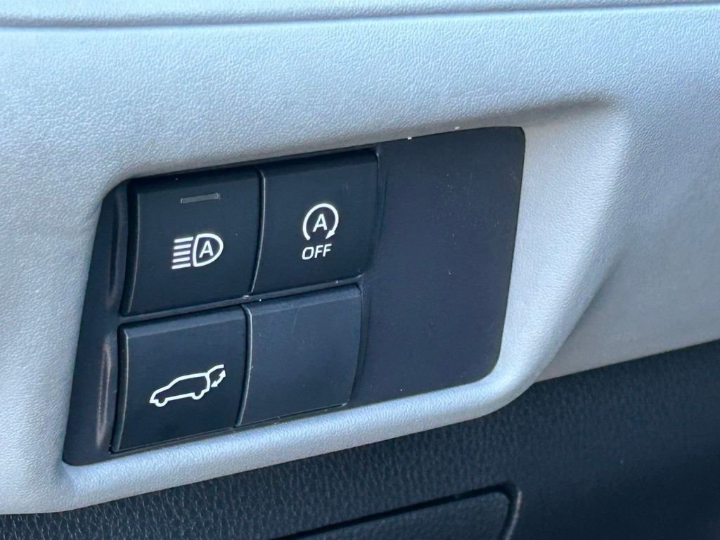 Used 2023  Toyota XLE image 74