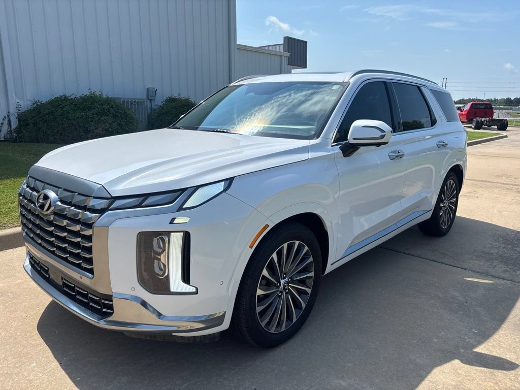Used 2024 White Hyundai Calligraphy image 1