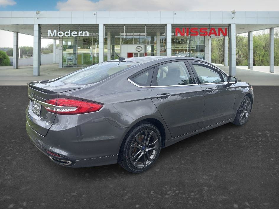 Used 2018 Magnetic Metallic Ford SE image 5