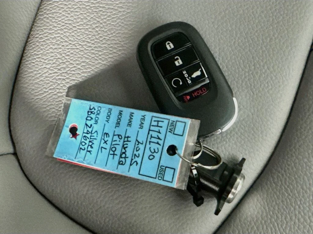 Certified Used 2025 Lunar Silver Metallic Honda EX-L image 40