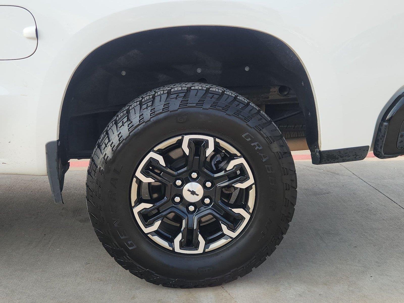 Certified Used 2020 SUMMIT WHITE Chevrolet LT Trail Boss image 32