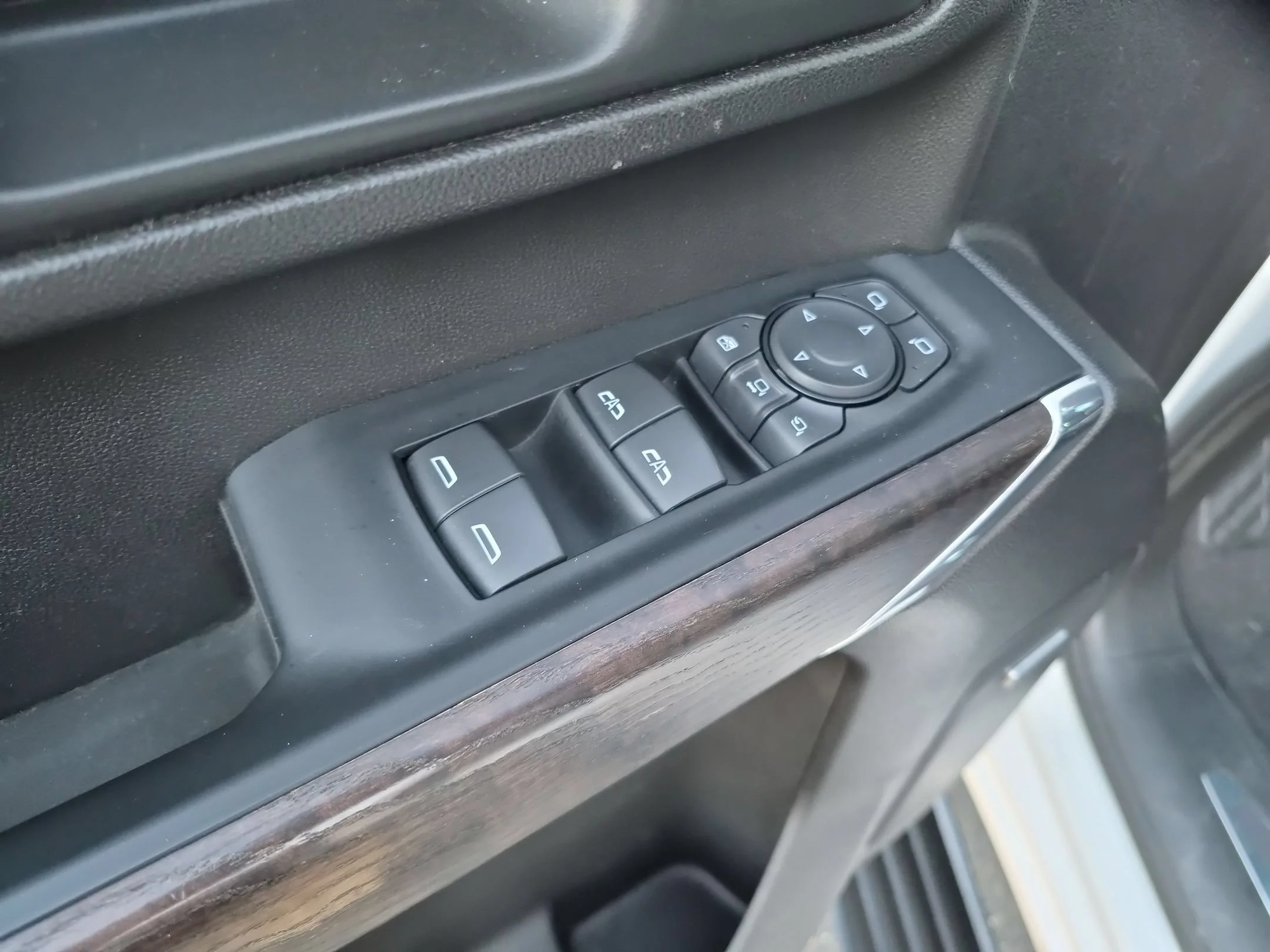 Used 2023 Summit White GMC Denali image 23
