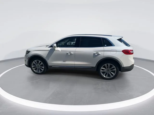 Used 2016 White Lincoln Reserve image 4