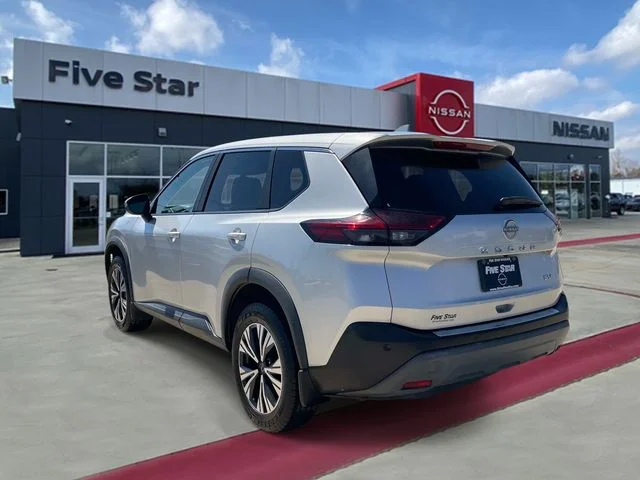 Used 2022 Silver Nissan SV image 4