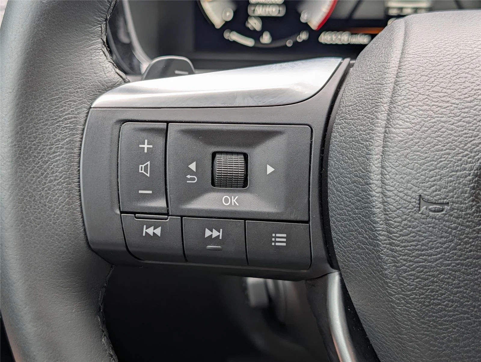 Used 2023 Mineral Black INFINITI LUXE image 24