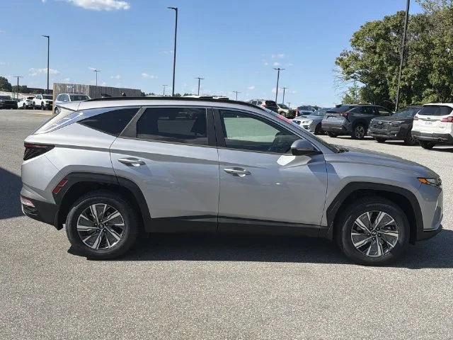 Used 2022 Silver Hyundai Blue image 14