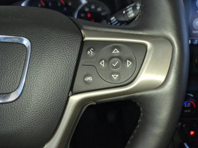 Used 2018 Silver GMC Denali image 16
