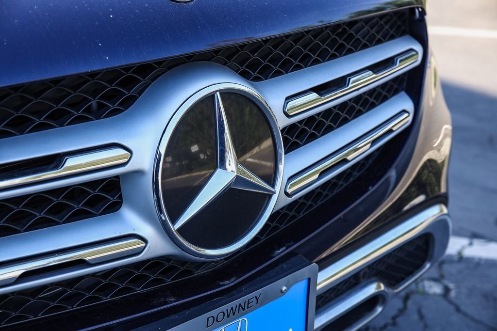 Used 2022 Starling Blue Metallic Mercedes-Benz GLC 300 image 3