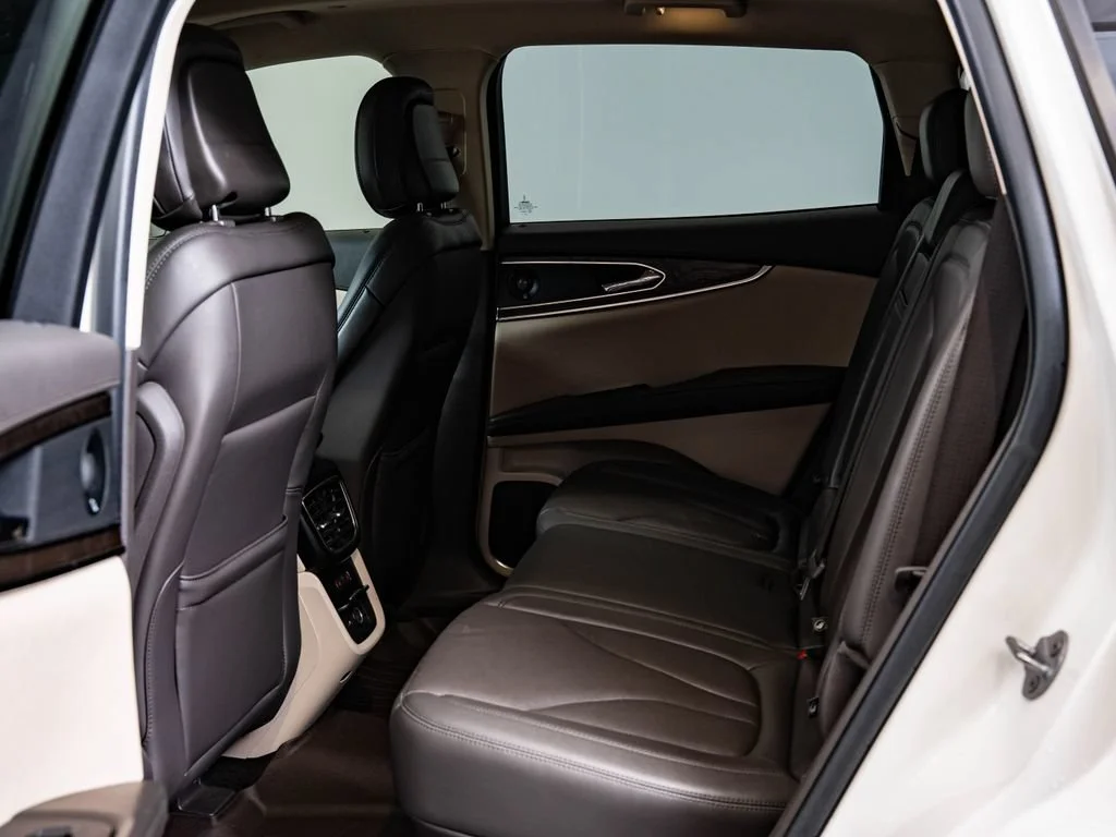 Used 2020 Pristine White Lincoln Reserve image 44