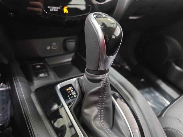 Used 2019 Red Nissan SL image 24