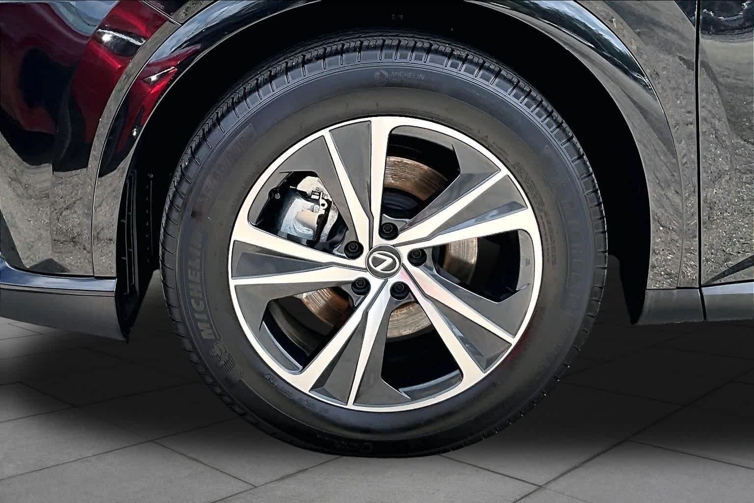 Certified Used 2025 CAVIAR Lexus  image 11