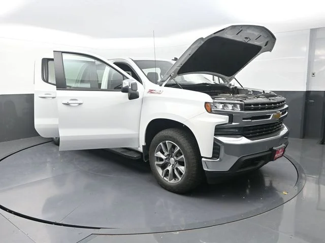 Used 2022 White Chevrolet LT image 39