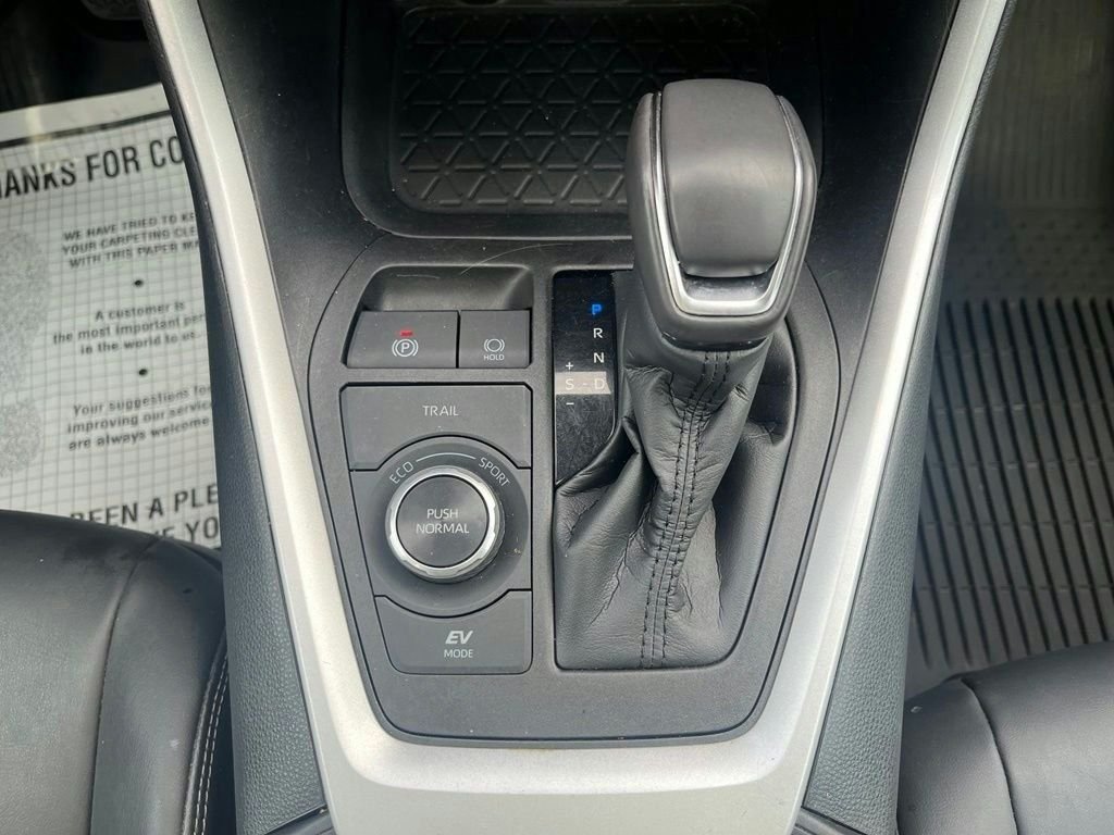 Used 2021 Silver Toyota XLE Premium image 14
