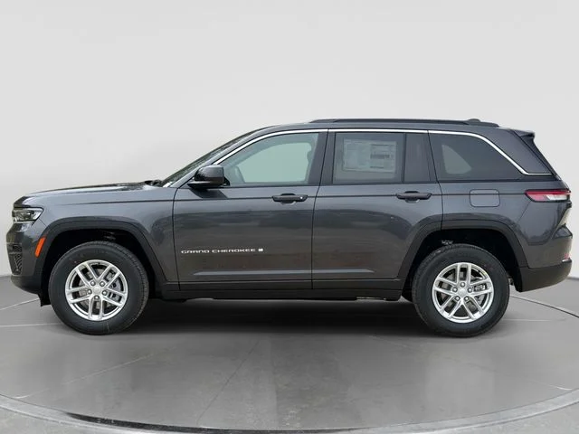 New 2026 Baltic Gray Metallic Clear-Coat Exterior Paint Jeep Laredo X image 7