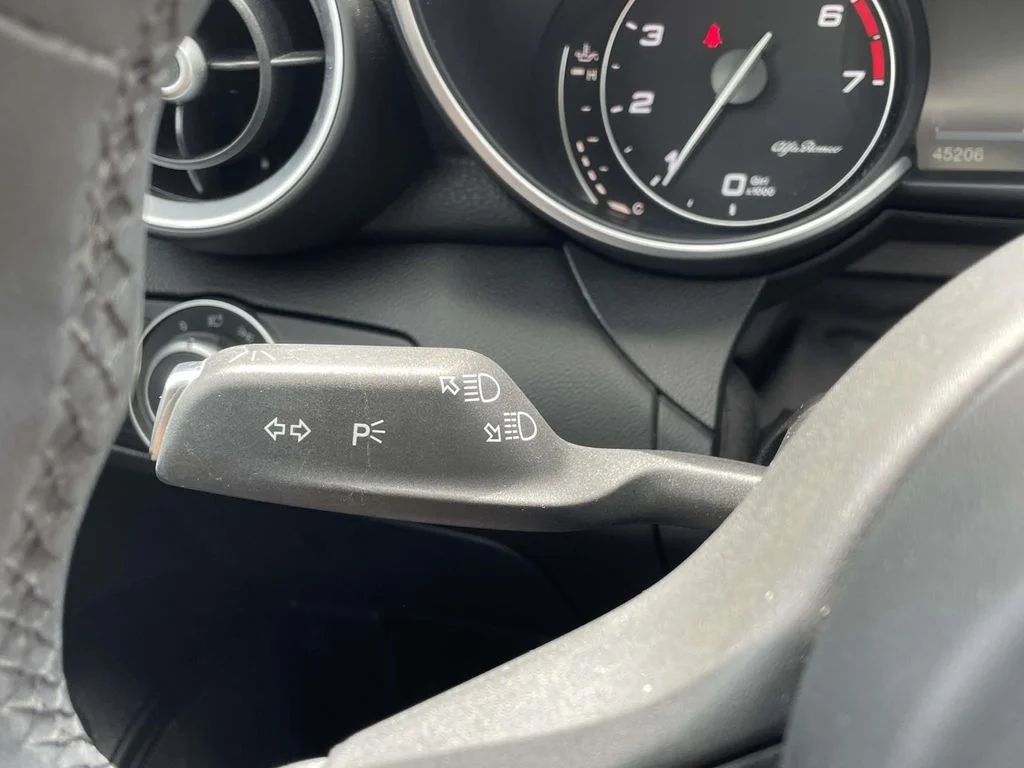Used 2017 Red Metallic Alfa Romeo Base image 37